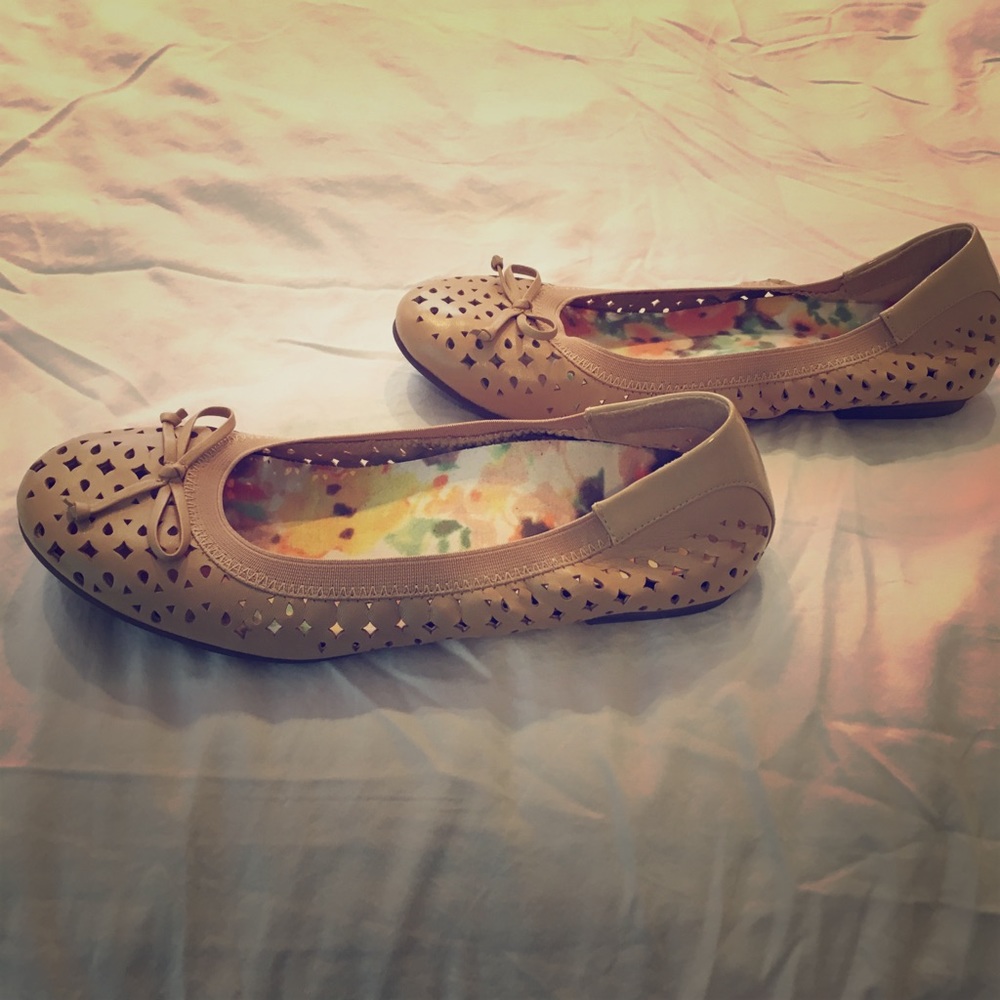 Vionic flats size 8